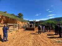 abatedouro-clandestino-que-vendia-carne-de-cavalo-como-se-fosse-de-boi-para-restaurantes-e-acougues-e-demolido-no-es