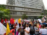 manifestantes-pedem-democratizacao-do-plano-diretor-em-protesto-em-frente-a-camara-municipal-de-sp