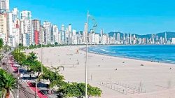 dia-do-trabalhador-em-balneario-camboriu:-varios-comercios-abrem-mediante-acordo-entre-sindicatos