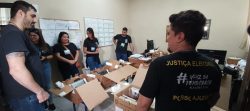 baixada-santista-inicia-a-distribuicao-de-4.263-mil-urnas-para-o-primeiro-turno-das-eleicoes