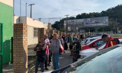 para-fugir-de-fila,-eleitores-chegam-duas-horas-antes-da-abertura-de-portoes-em-florianopolis