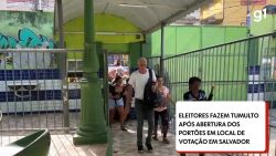 video-mostra-‘empurra-empurra’-de-eleitores-para-entrar-em-escola-no-suburbio-de-salvador