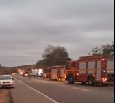 onibus-cai-em-ribanceira-durante-acidente-grave-na-br-381,-em-periquito