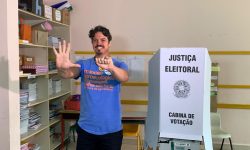 eleicoes-2024:-marquito-(psol)-vota-em-escola-de-florianopolis