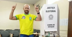 eleicoes-2024:-fabiano-silva-(dc)-vota-em-escola-de-itajai