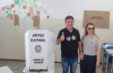 eleicoes-2024:-candidatos-a-prefeitura-de-cuiaba-votam-na-manha-deste-domingo