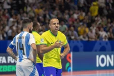 e-hexa!-brasil-vence-a-argentina-em-jogo-dramatico-e-conquista-a-copa-do-mundo-de-futsal