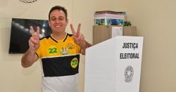 eleicoes-2024:-ricardo-guidi-(pl)-vota-em-escola-de-criciuma