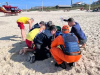 jovem-se-afoga-em-praia-de-florianopolis-e-e-resgatada-pelos-bombeiros