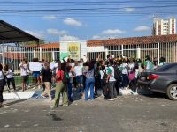 estudantes-fazem-manifestacao-e-denunciam-funcionarios-de-escola-publica-por-assedio,-em-teresina;-‘a-escola-e-publica,-mas-nosso-corpo-nao’