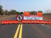 rodovia-assis-chateaubriand-e-interditada-em-barbosa-para-obras-na-ponte-sobre-o-rio-tiete